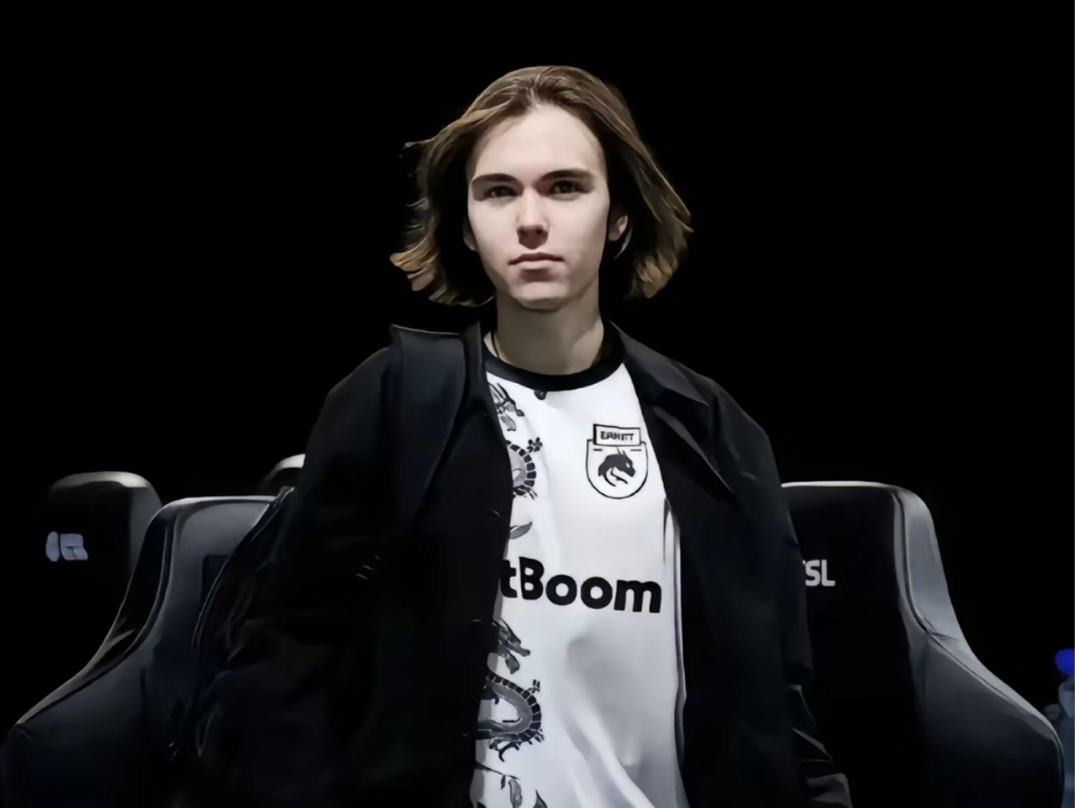 PTT热议Xiaolaohu和FPX经理冲突：这赛季LPL好多怪事